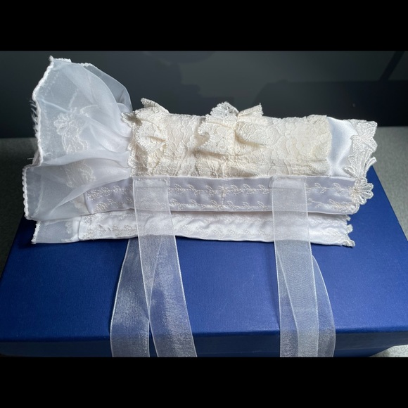 HANDMADE lace Bouquet Wrap Heirloom - Picture 4 of 4